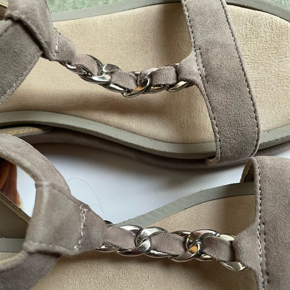 Hush Puppies Women's Chrysta Chain T Taupe Suede Sandals NEW - Picture 9 of 12